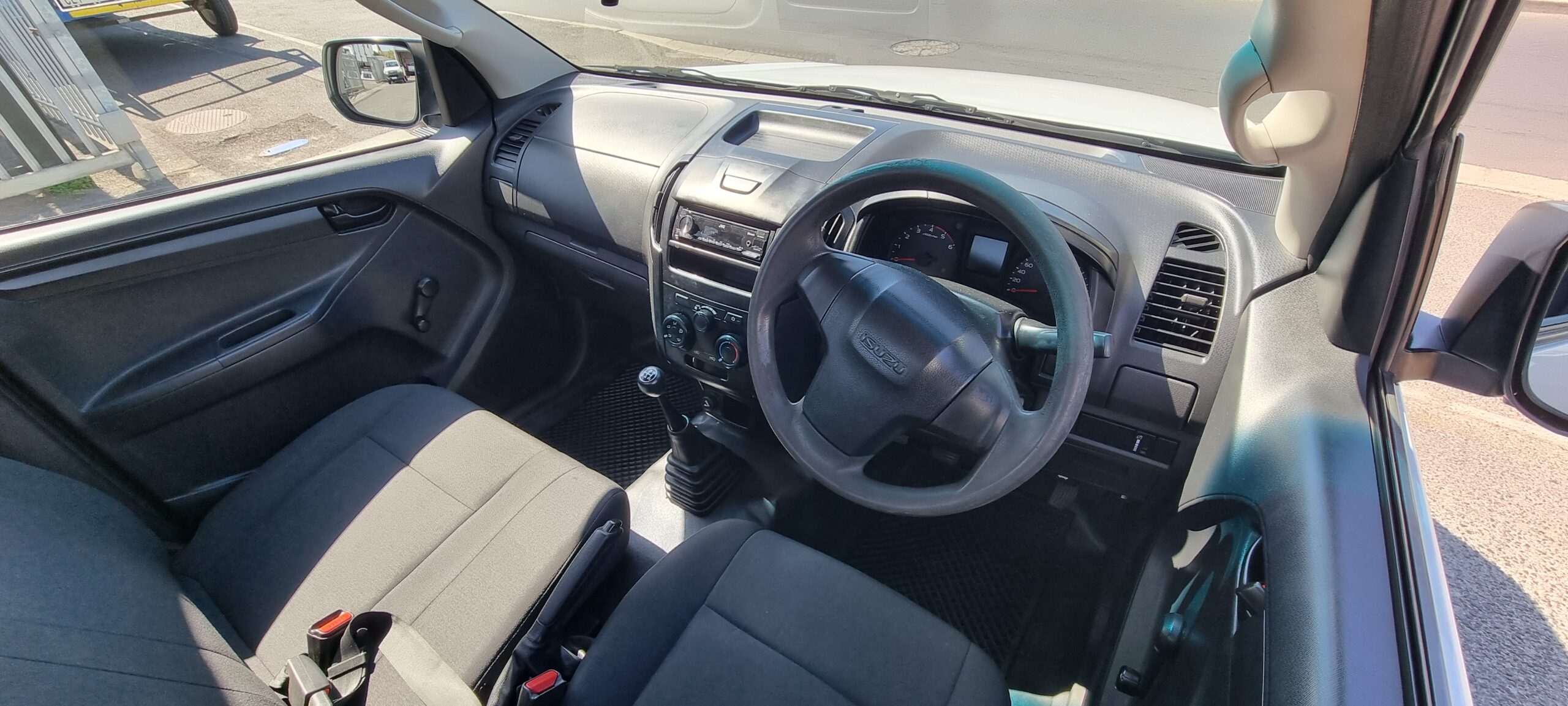 2019 Isuzu D-Max 250C Fleetside Single-Cab - Image 8