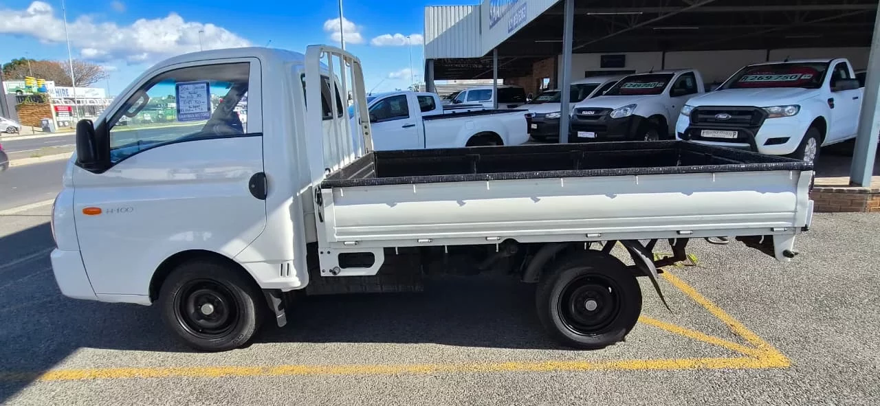 2016 Hyundai H100 Bakkie 2.6D Dropside - Image 4