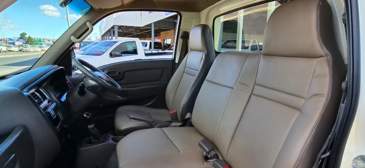 2016 Hyundai H100 Bakkie 2.6D Dropside - Image 3