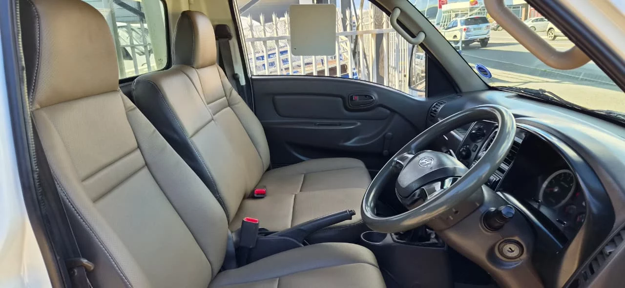 2016 Hyundai H100 Bakkie 2.6D Dropside - Image 9