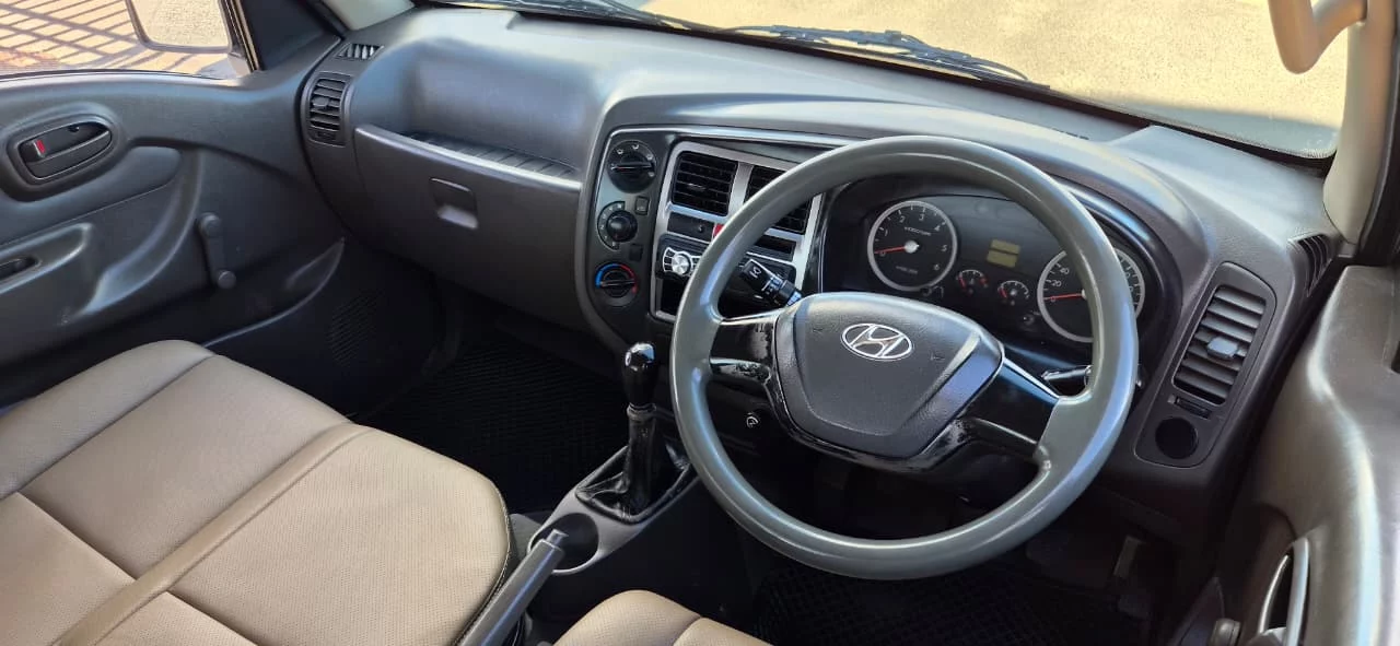 2016 Hyundai H100 Bakkie 2.6D Dropside - Image 8