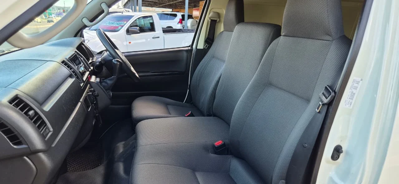 2019 Toyota Quantum 2.5 D-4D Panel Van - Image 4